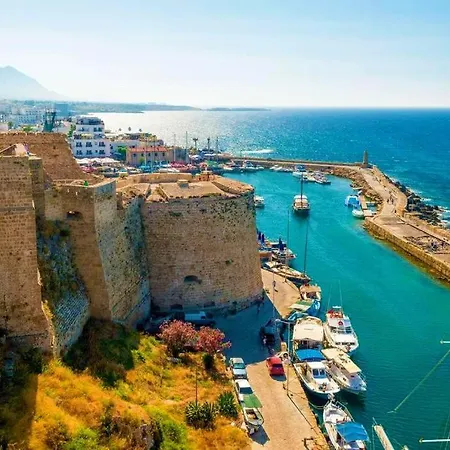 酒店 Dome & Casino At Central Kyrenia