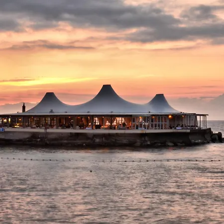 Dome & Casino At Central Kyrenia 4* 凯里尼亚