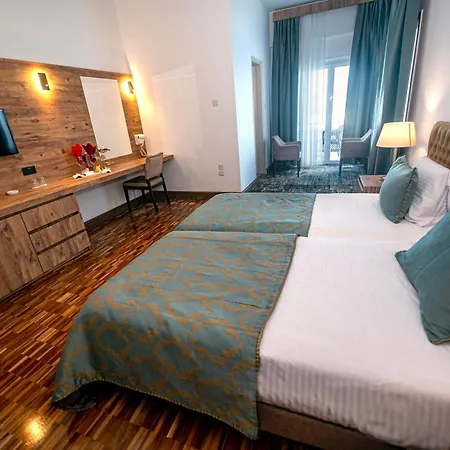 酒店 Dome & Casino At Central Kyrenia 4*