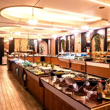 酒店 Dome & Casino At Central Kyrenia 4*