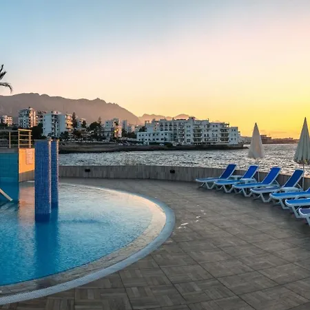 Dome & Casino At Central Kyrenia 酒店 4*