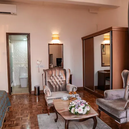 酒店 Dome & Casino At Central Kyrenia 4*