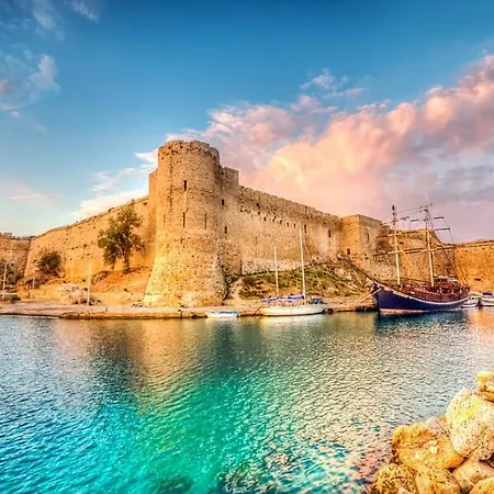 Hotel Dome & Casino At Central Kyrenia Cirénia