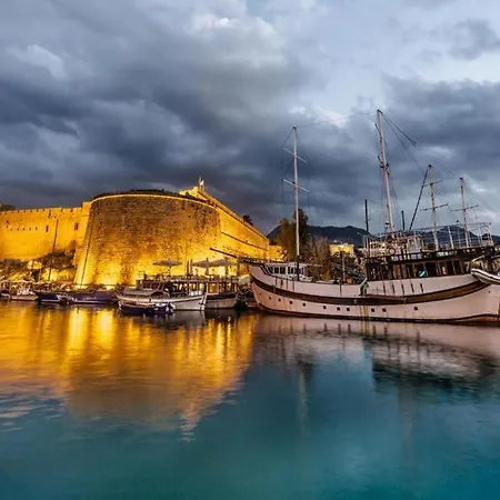Dome & Casino At Central Kyrenia Hotel Cirénia